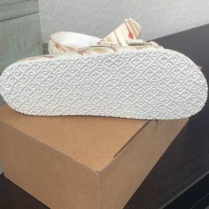 New! Vince Camuto Slide Sandals